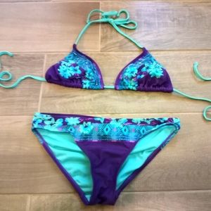 Size M bottoms S top purple and teal bikini